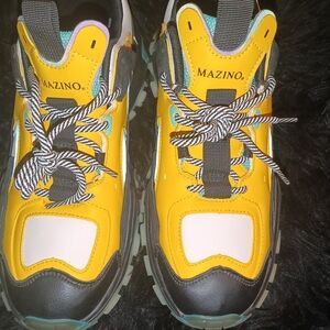 Mens' Yellow & Black Athletic Sneakers